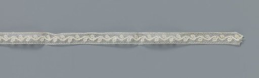 Insert of machine-made lace with drop-shaped leaves on a wavy vine