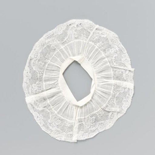 Child's cuff of white linen and bobbin lace