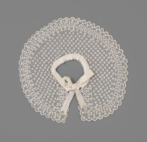 Tulle collar with appliqué embroidery