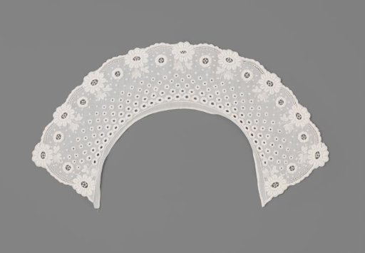 Collar of batiste decorated with white work in the form of roses and musk roses, edged with a scalloped border