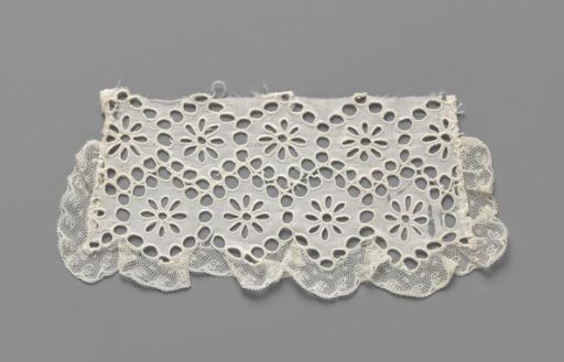 Cuff of batiste with connected hexagons containing marguerites of lace embroidery and finished on three sides with a strip of machine lace