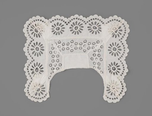 Batist collar decorated with English embroidery and needle lace