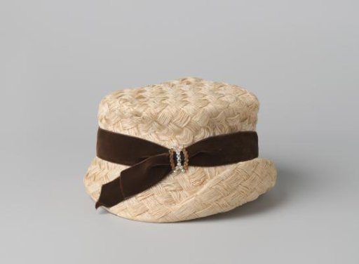 Summer hat of woven beige nylon with band of brown velvet