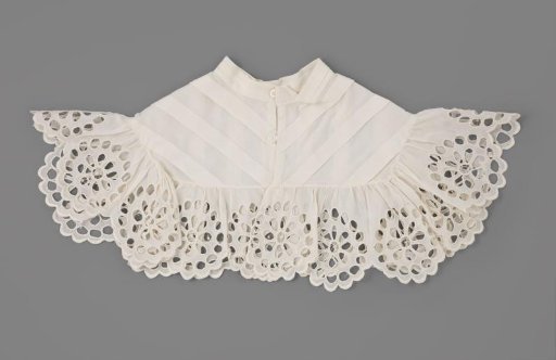 Collar of batiste trimmed with a scalloped edge decorated with English embroidery
