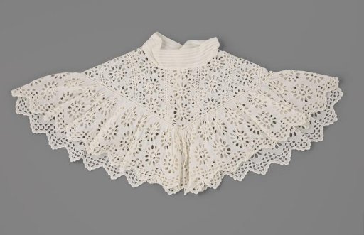 Collar of batiste, decorated with English embroidery