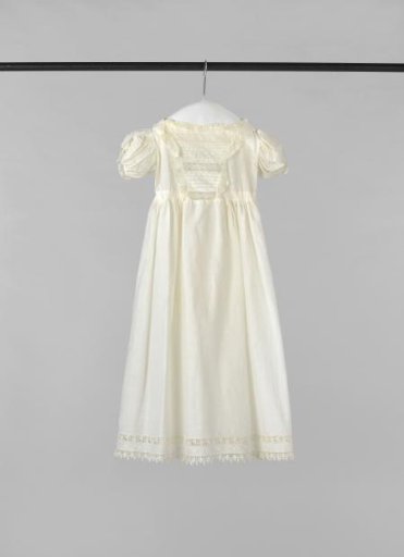 Toddler's dress of batiste edging fabric
