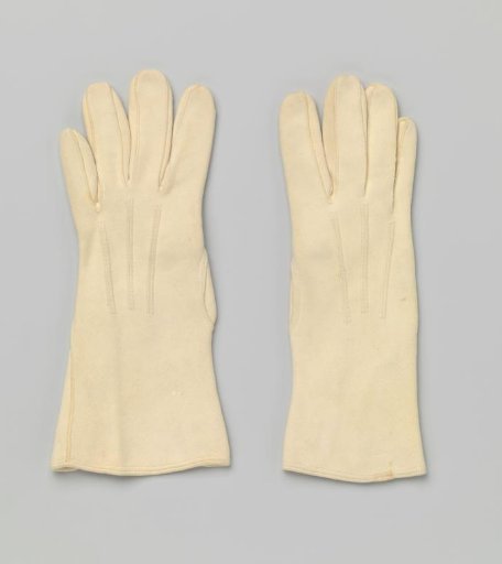 Glove of white thick sheepskin