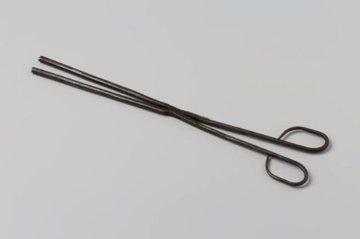 Iron crimping iron for pleats in a cap, in the model of scissors
