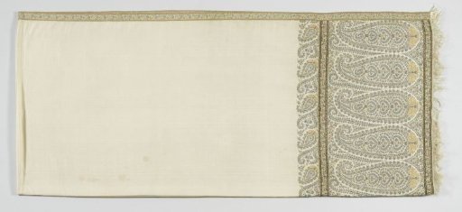 Long scarf with a natural field, at the short end a broad border with ten upright bota motifs and along the long side a narrow band with small flowers