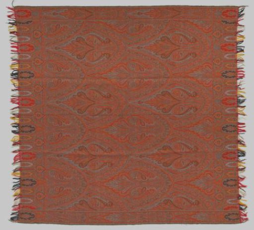 Square cashmere scarf with full endless ascending pattern of scale lattice with palmettes, front opposite to back