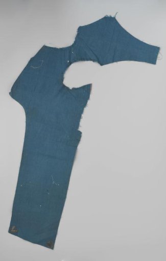 Vest of blue fabric with two heart-shaped appliqués in silver thread with leaves