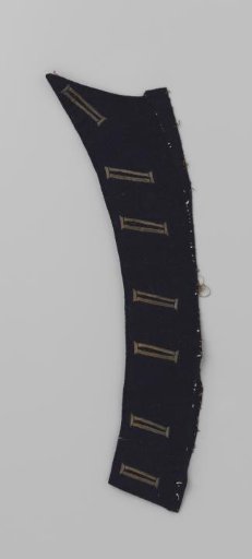 Lapel with seven buttonholes, embroidered with silver thread