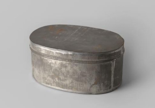 Oval tin drum with loose lid