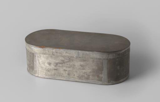 Oval tin drum with loose lid