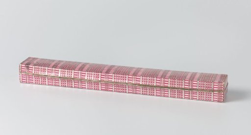 Fan case of cardboard, covered with shiny striped pink, red and silver paper with a gold border