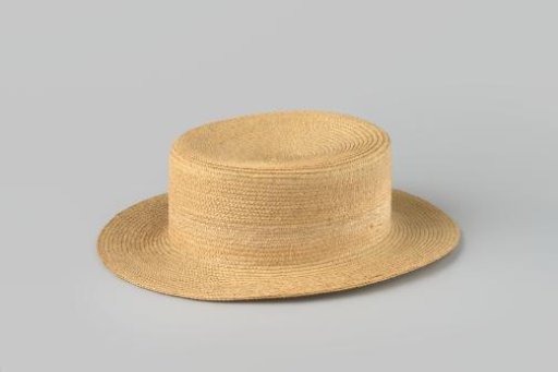Strohoed van naturel kleurig genaaid stroband