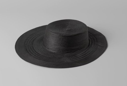 Straw hat of black openwork straw braid