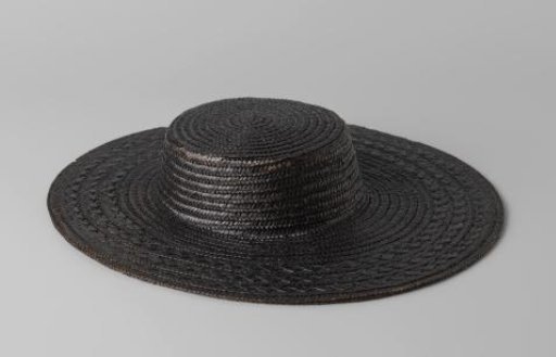 Straw hat of shiny black straw braid