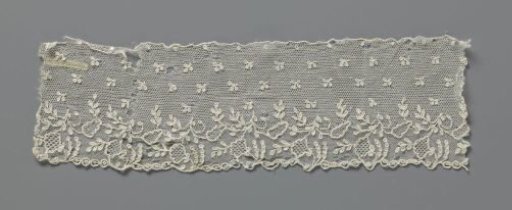 Strip of needle lace with clover leaves and fan-shaped flowers