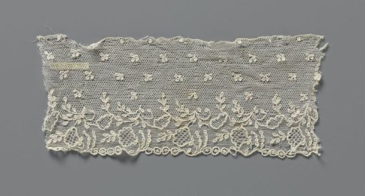 Strip of needle lace with clover leaves and fan-shaped flowers