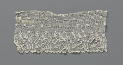Strip of needle lace with clover leaves and fan-shaped flowers