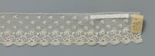 Strip of bobbin lace with rose branches