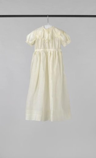 Girls' dress of knotted net fabric, with a collar of an embroidered strip and a back fastening with ribbons and mother-of-pearl buttons