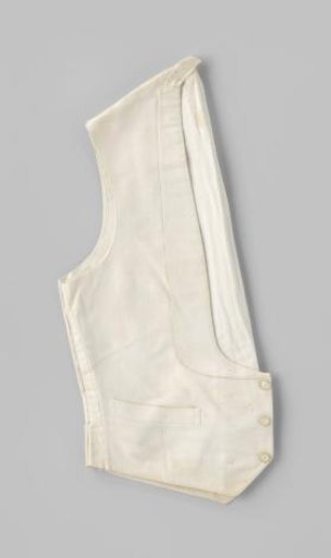 Waistcoat of white piqué with waffle pattern