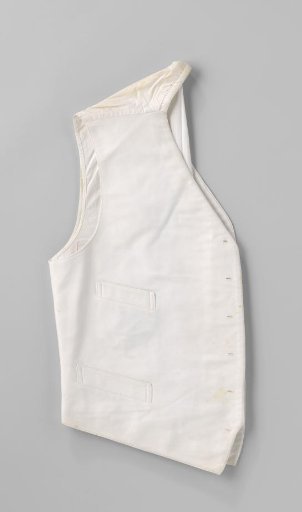 Evening waistcoat with four patch pockets, six buttonholes opposite four round holes for loose buttons and V-neck without collar of white piqué; lining and back of white cotton