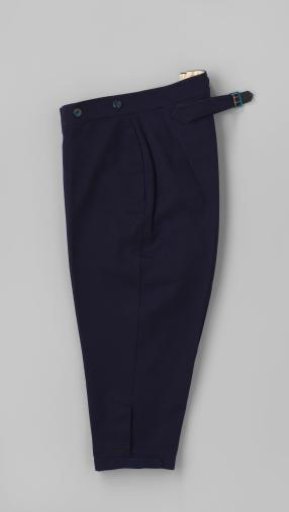 Breeches with three black silk buttons and a buckle closure at the bottom of the leg, and blue metal buttons, of blue cloth