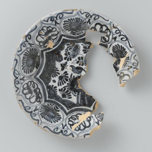 Plate fragment, with a bird in blue on the surface. Rim with Wan Li decoration