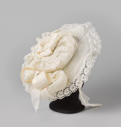 Sun hat of starched batiste with a wide sunbrim with English embroidery
