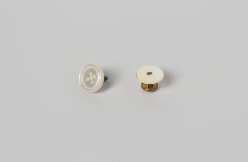 Copper button with mother-of-pearl and fixed eyelet