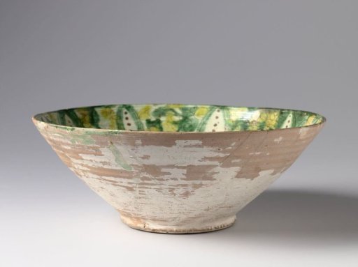 Bowl with foliate motifs and scrolls