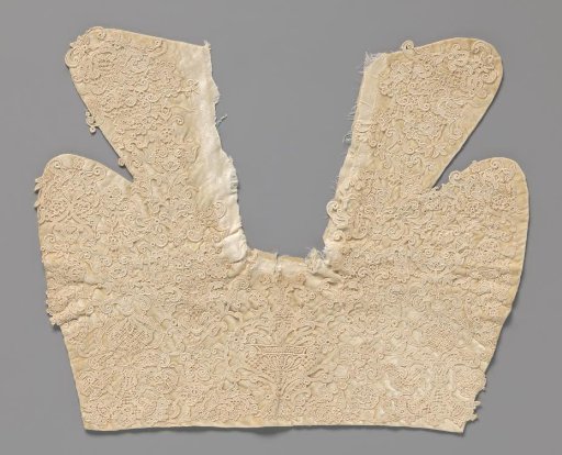 Collar of machine-made lace applied on cream-colored velvet