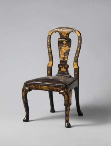 Chair of beechwood, painted with chinoiserie in gold on a black background