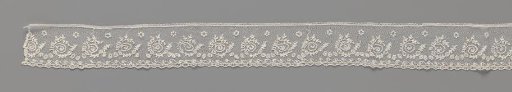 Strip of appliqué lace with a row of C-shaped spirals