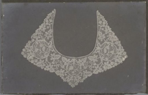 Photo of a U-shaped lace collar with three points and tendrils in circular form