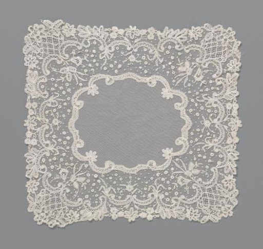 Cushion cover of appliqué lace