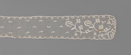 Bow tie of appliqué lace on machine-made tulle