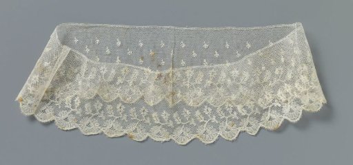 Strip of machine-made lace with a row of hanging daisies along the lower side