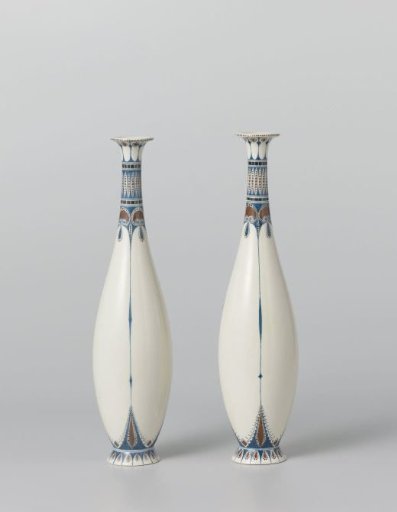 Set of two vases with a design of stylized palmettes
