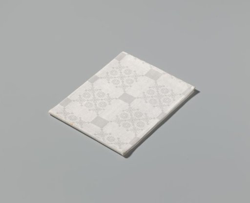 Linen napkin with a pattern of peels