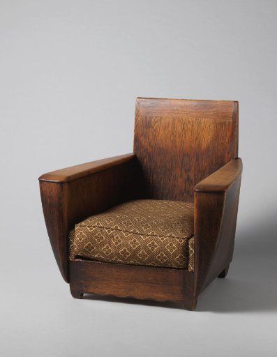 Armchair with a low backrest and upholstered in a beige fabric with a brown diamond pattern