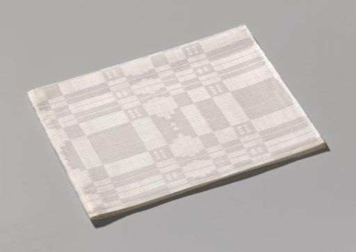 Linen napkin with a pattern of peels