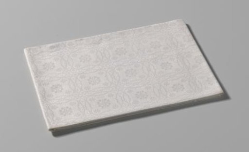 Tablecloth of linen with pattern of pelts
