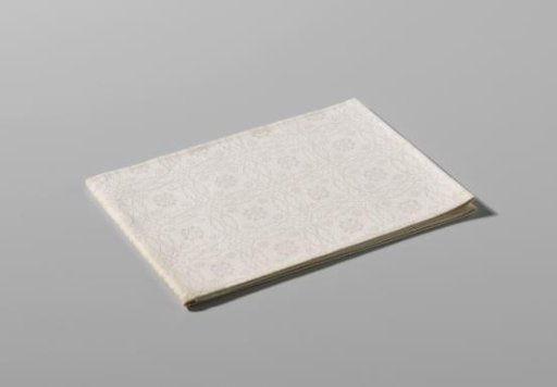 Tablecloth of linen with pattern of pelts