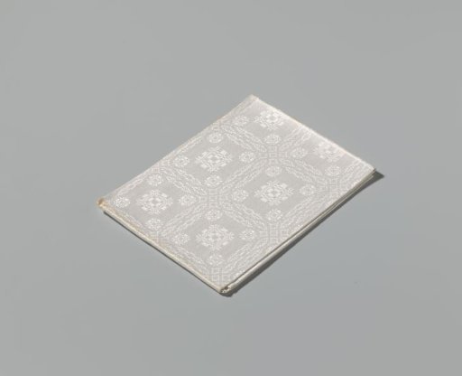 Linen napkin with a pattern of peels