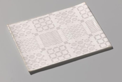 Linen napkin with pattern of peels