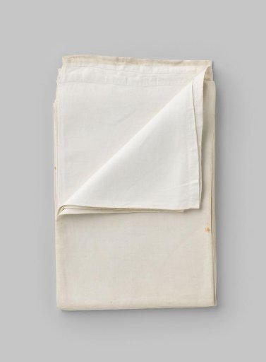 Cloth. Mark: HW8.
